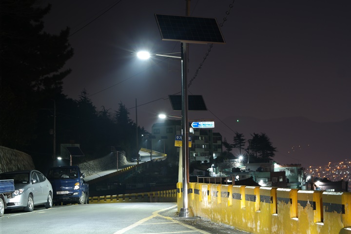 어두운 골목길을 밝히는 안심가로등